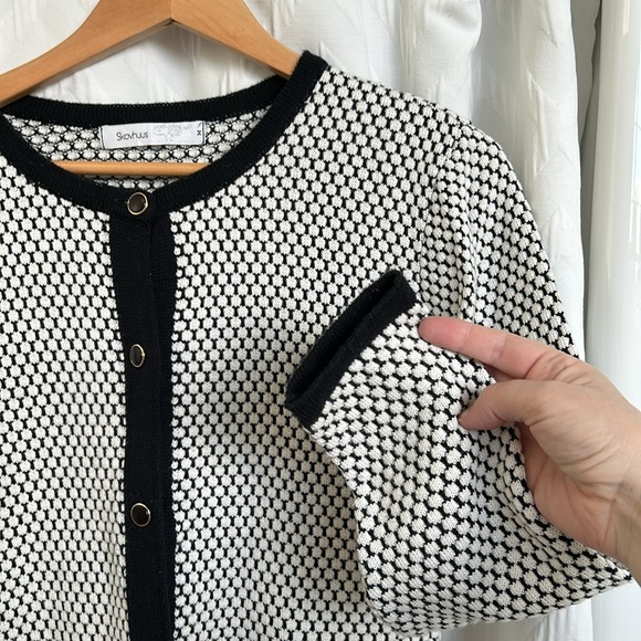 Skovhus white and black cardigan coat with black and goal buttons. - Picture 4 of 7